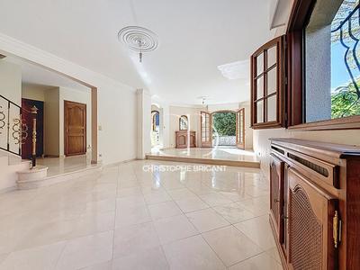 Maison - 200 m² - 8 pièces