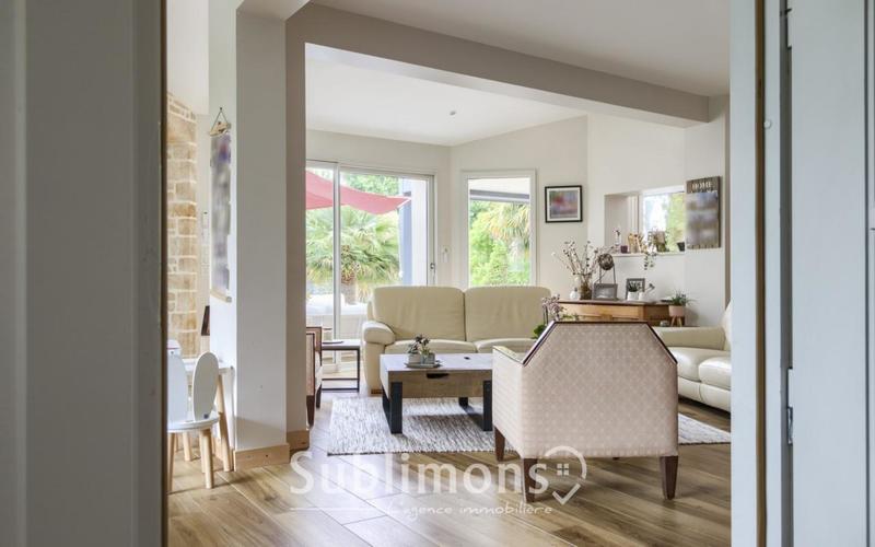 Maison - 235 m² - 8 pièces