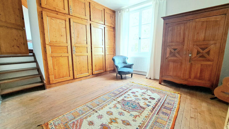 Maison - 201 m² - 7 pièces