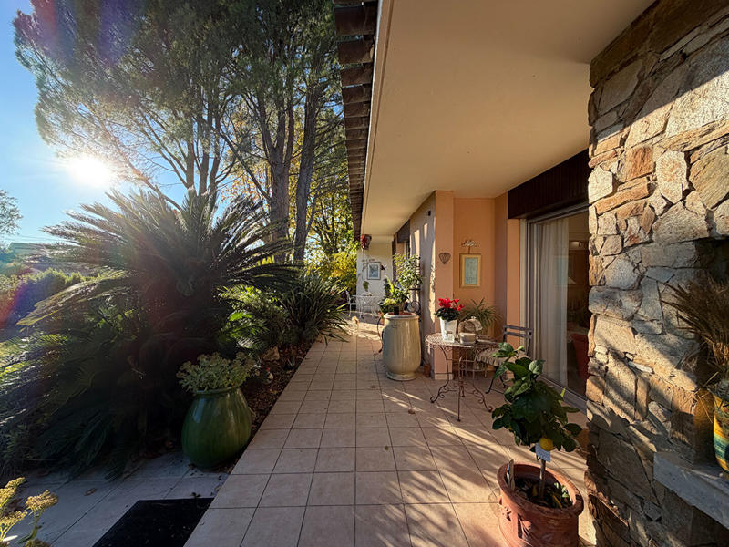 Maison - 256 m² - 6 pièces