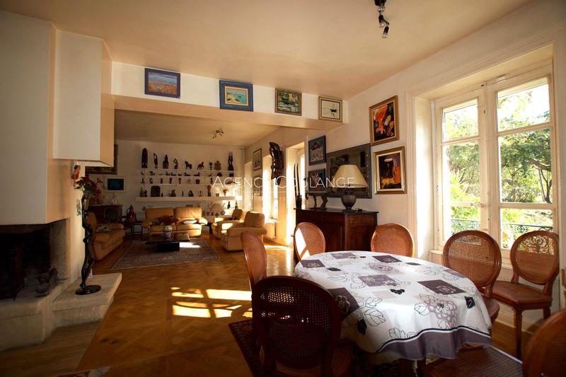 Maison - 244 m² - 8 pièces