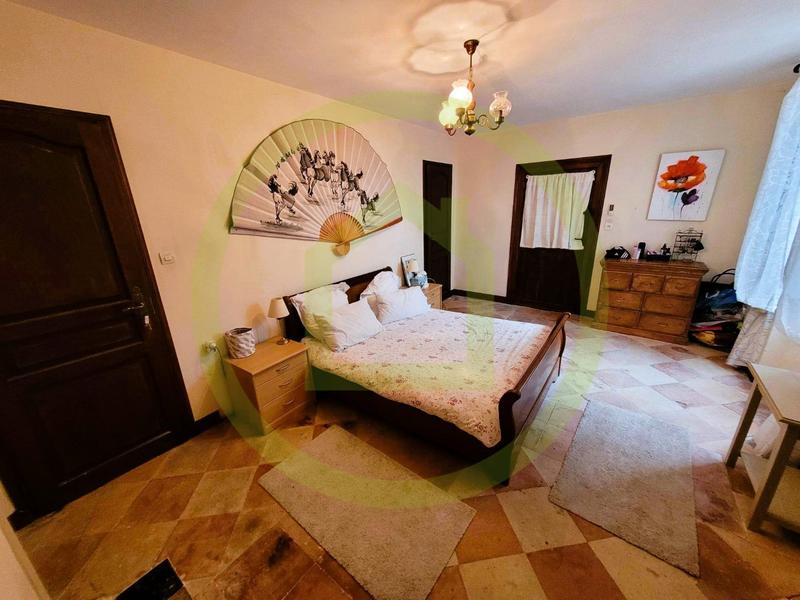 Maison - 525 m² - 12 pièces