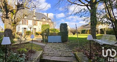 Maison - 270 m² - 11 pièces