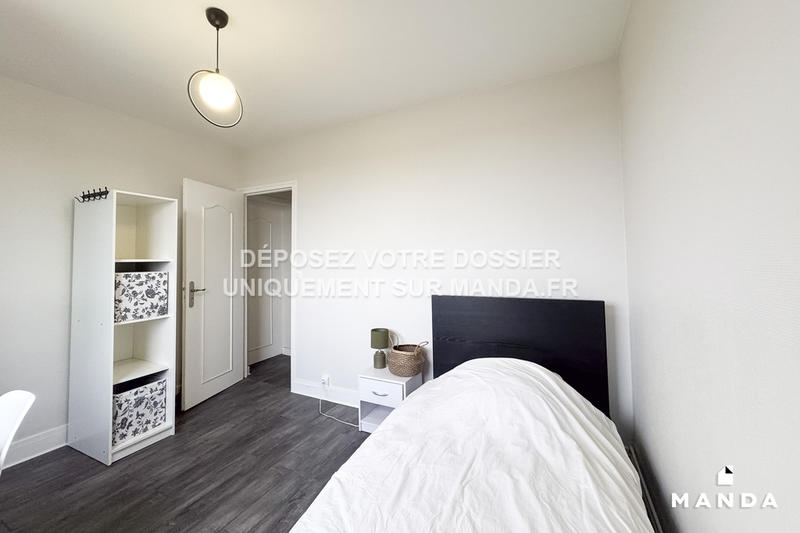 Chambre - 9 m² - 5 pièces
