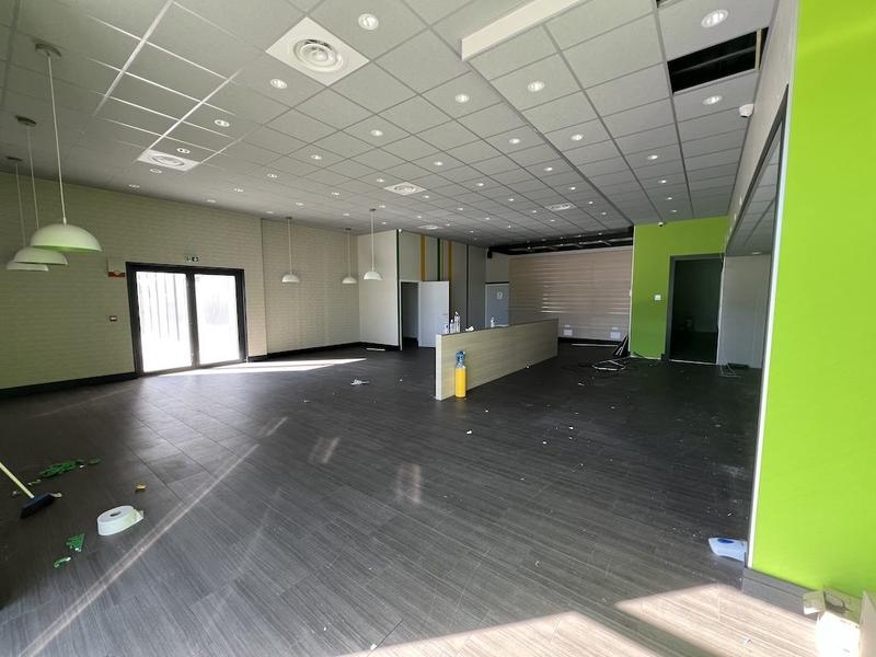 Local commercial - 203 m² - 3 pièces