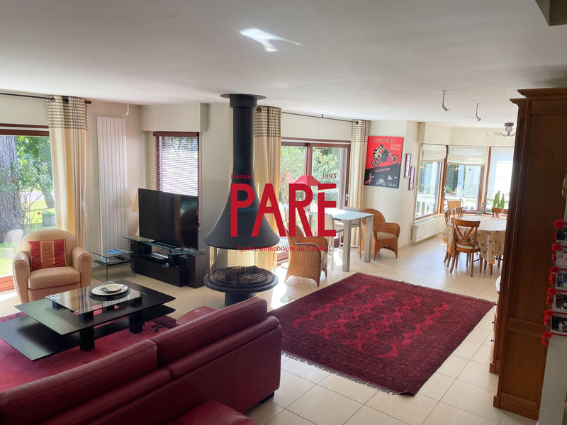 Maison - 167 m² - 8 pièces