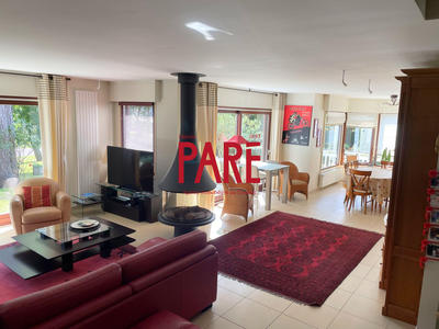 Maison - 167 m² - 8 pièces