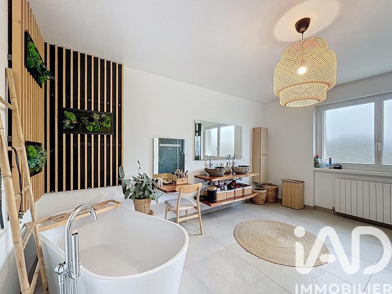 Maison - 200 m² - 7 pièces