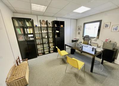 Bureau - 64 m²