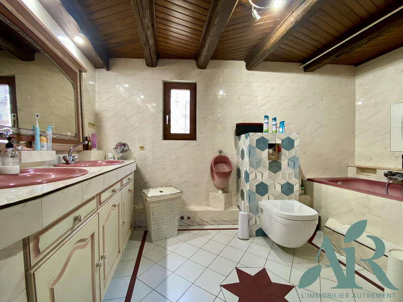 Maison traditionnelle - 192 m² - 7 pièces