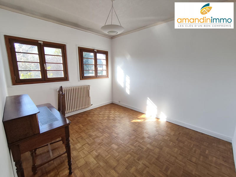 Maison - 97 m² - 8 pièces