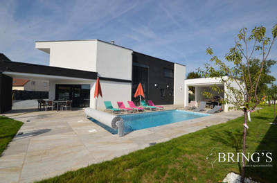 Villa - 275 m² - 7 pièces