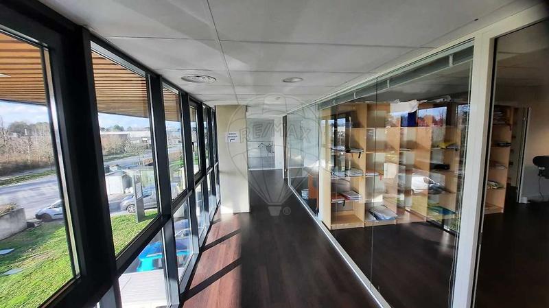 Bureau - 250 m² - 1 pièce