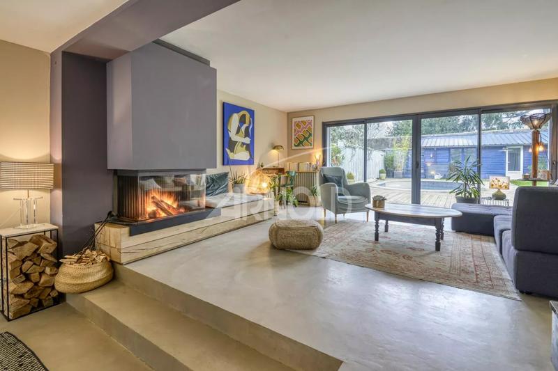 Maison - 161 m² - 9 pièces