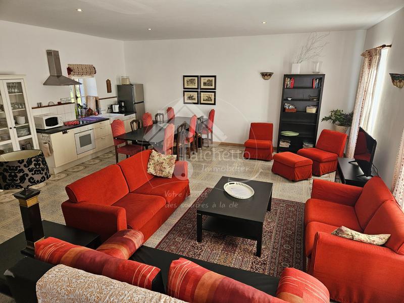 Propriété - 230 m² - 12 pièces