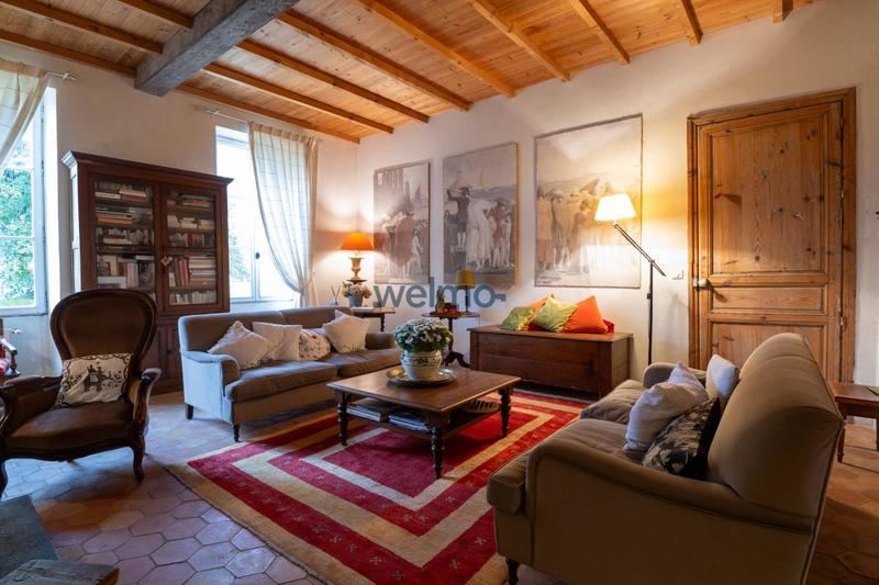 Maison - 451 m² - 10 pièces