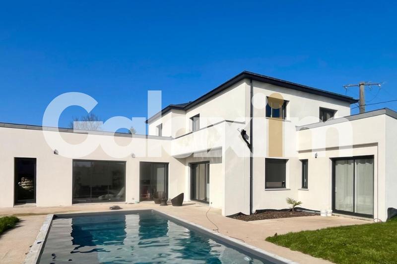 Maison contemporaine - 202 m² - 10 pièces