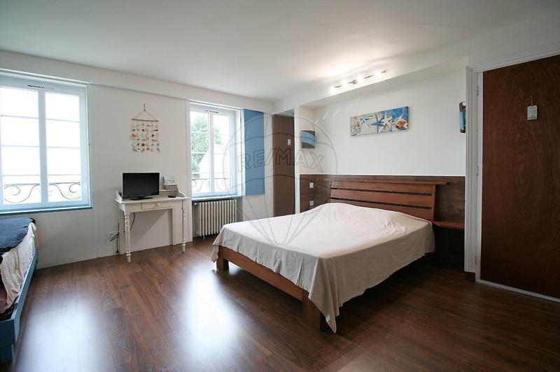 Maison - 280 m² - 8 pièces