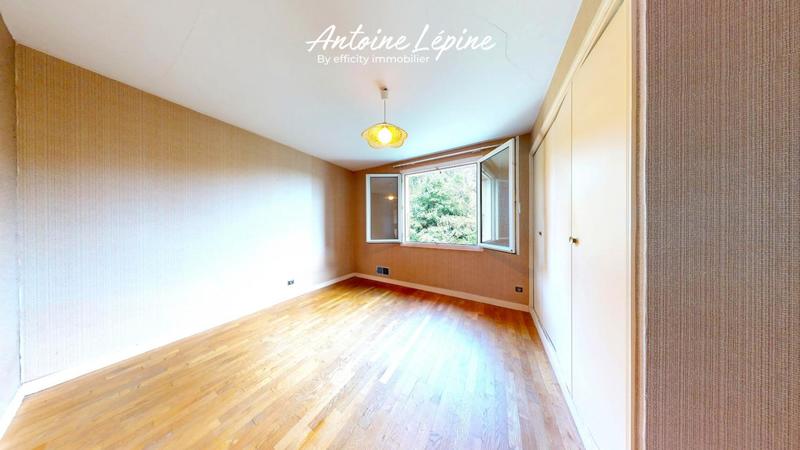 Maison - 182 m² - 9 pièces