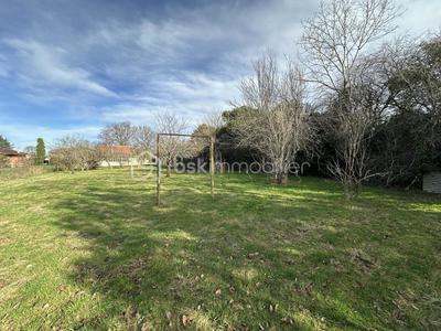 Terrain constructible - 1 150 m²