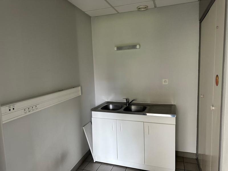 Local commercial - 86 m² - 4 pièces