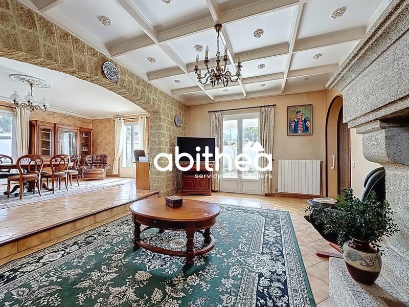 Maison - 210 m² - 7 pièces