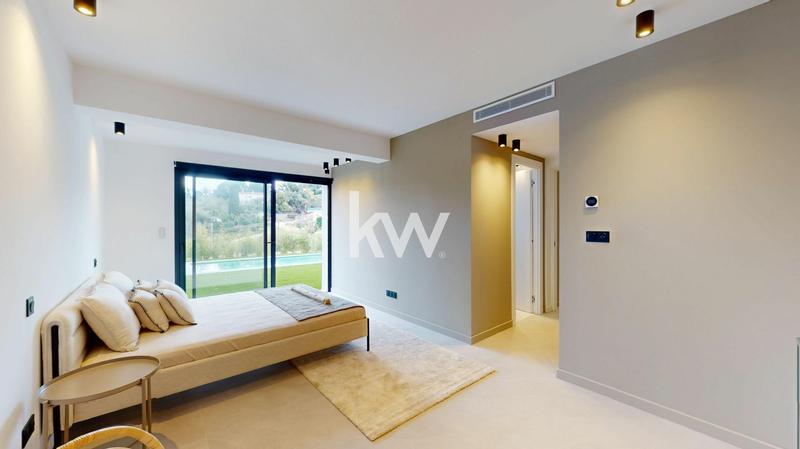 Maison - 208 m² - 6 pièces