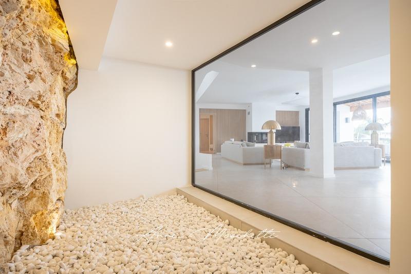 Maison - 450 m² - 8 pièces