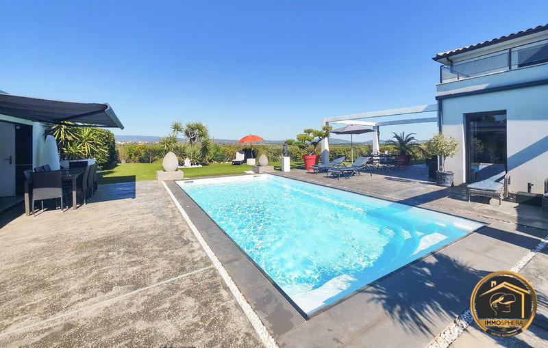 Maison contemporaine - 251 m² - 8 pièces