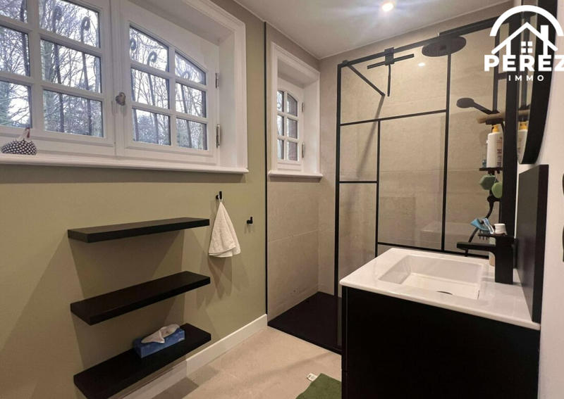 Villa - 278 m² - 10 pièces