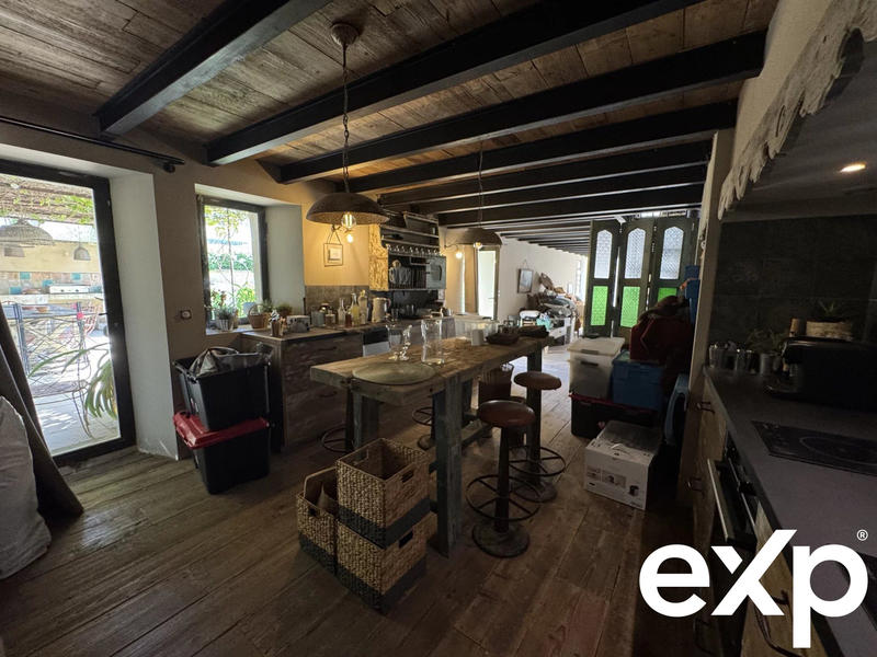 Maison traditionnelle - 252 m² - 7 pièces