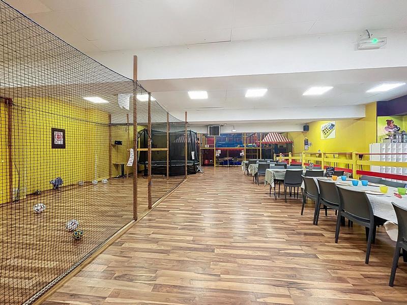 Local commercial - 790 m² - 9 pièces