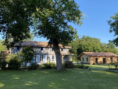 Maison - 240 m² - 10 pièces