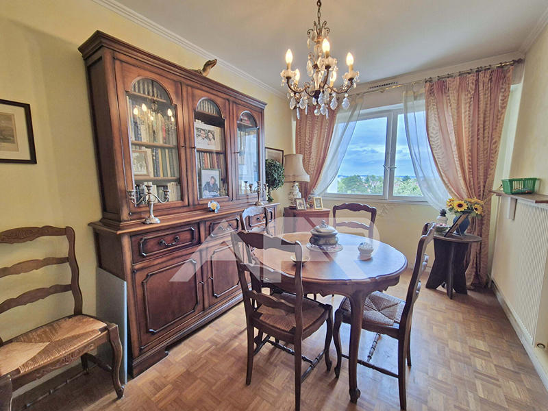 Appartement - 92 m² - 5 pièces