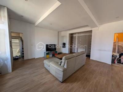 Maison - 238 m² - 7 pièces