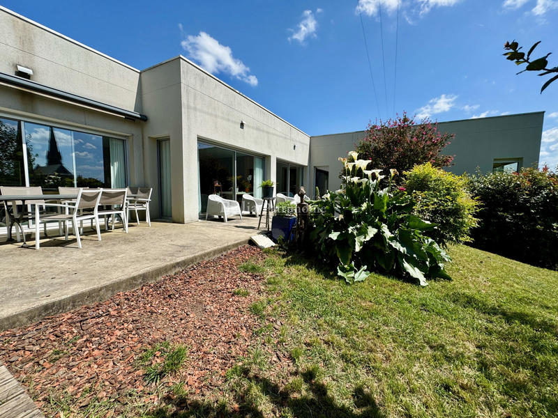 Maison - 220 m² - 7 pièces