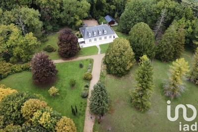 Maison - 300 m² - 8 pièces