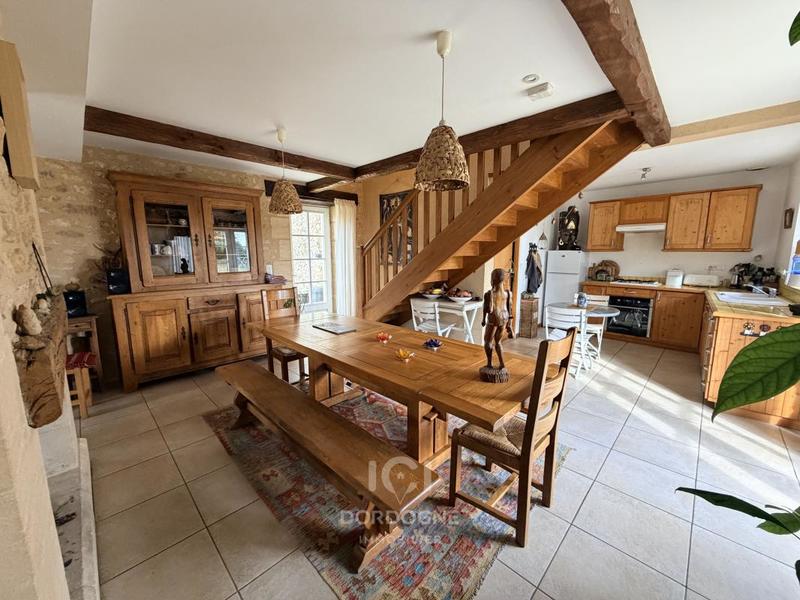 Maison - 329 m² - 2 pièces