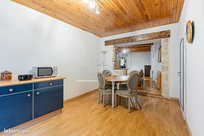 Maison - 238 m² - 9 pièces