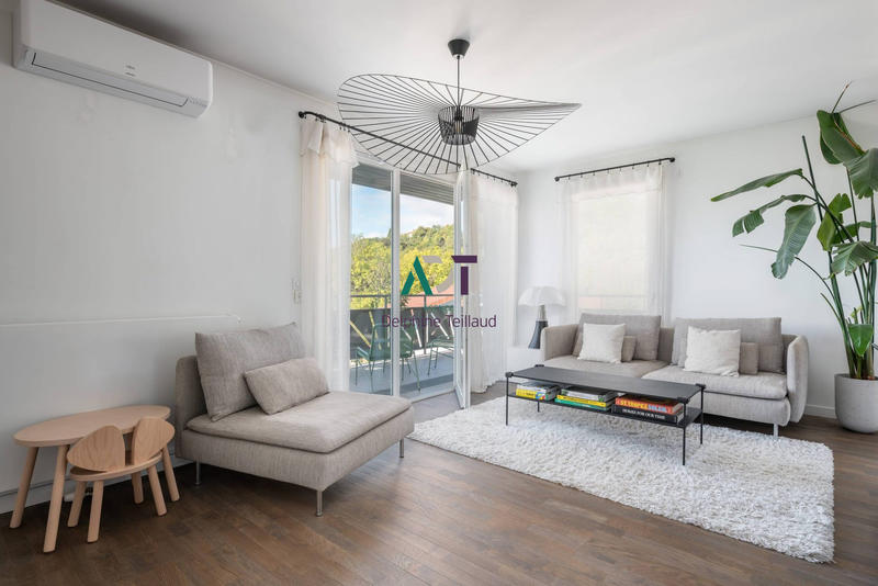 Appartement - 90 m² - 4 pièces