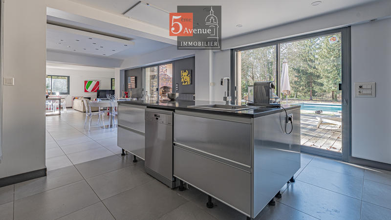 Maison - 400 m² - 8 pièces