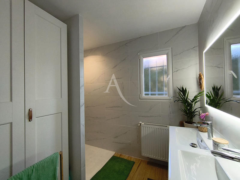 Maison - 187 m² - 7 pièces