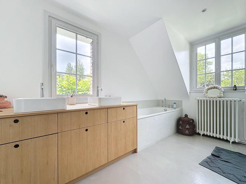 Maison - 186 m² - 6 pièces