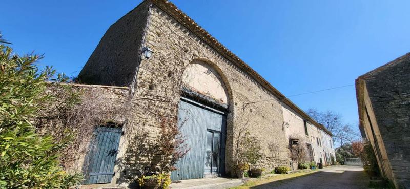 Propriété - 800 m²