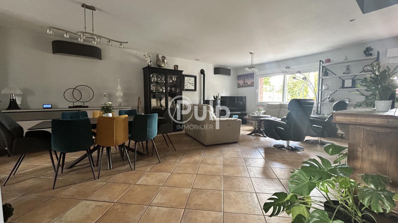 Maison - 157 m² - 8 pièces