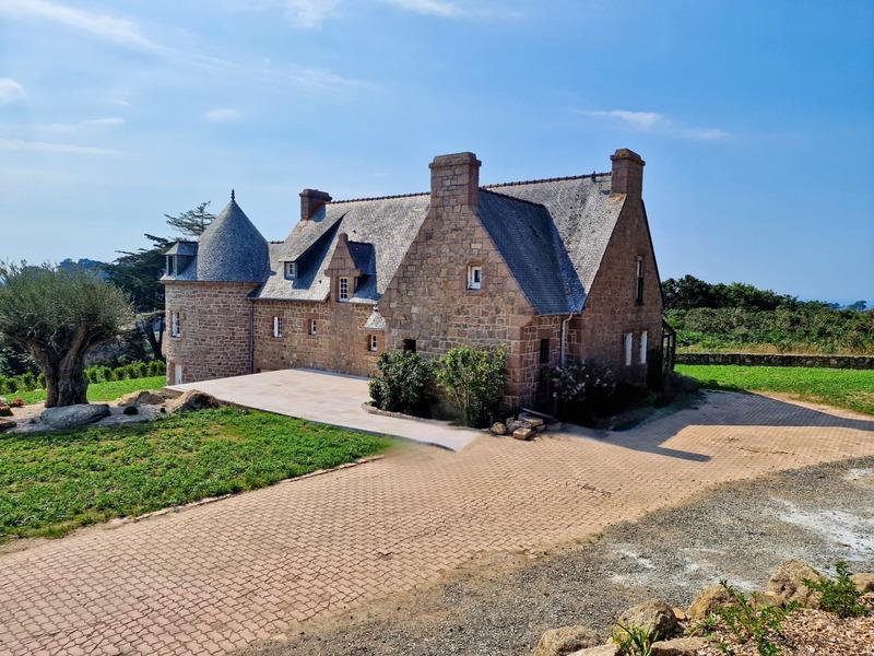 Propriété - 352 m² - 16 pièces