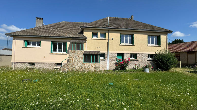 Maison - 235 m² - 10 pièces