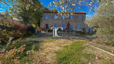 Maison - 196 m² - 8 pièces