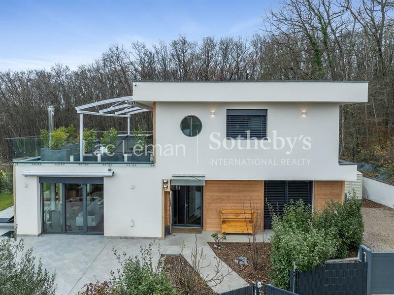 Maison - 245 m² - 8 pièces