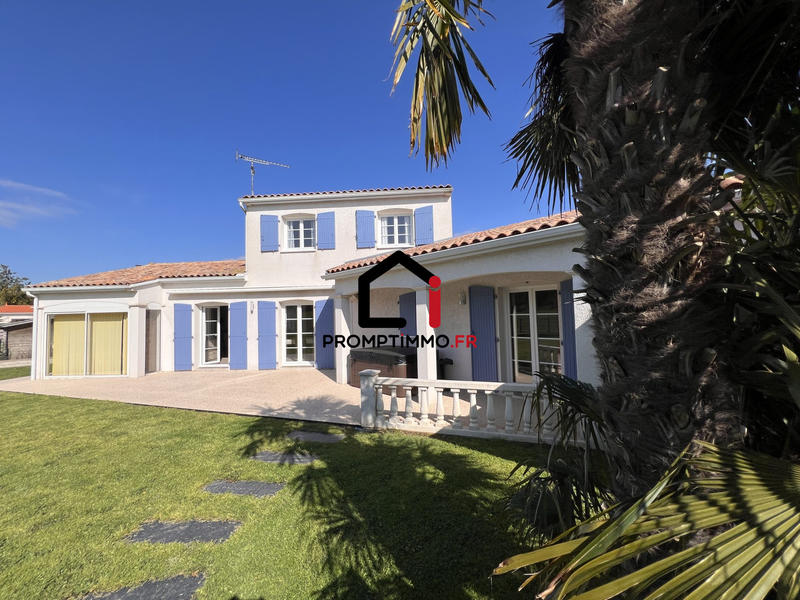 Maison traditionnelle - 208 m² - 7 pièces